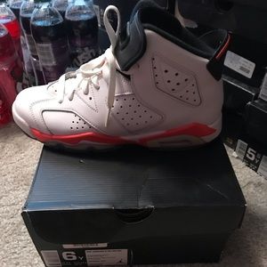 Jordan retro 6 infrared size 6Y